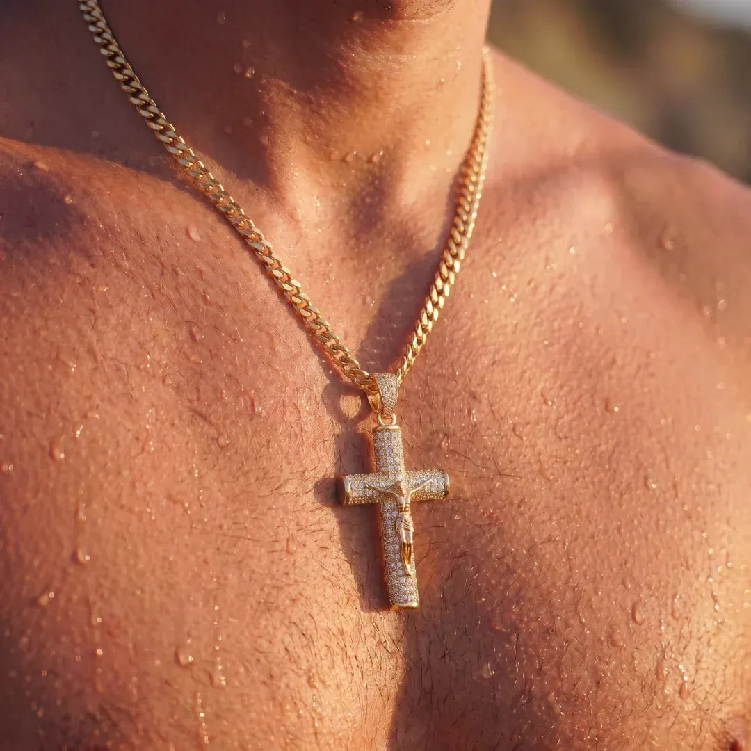 Cadena de crucifijo chapada en oro de 14 quilates